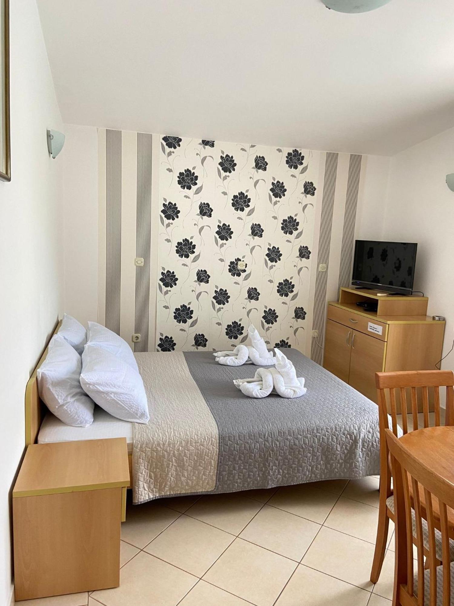 Apartments Tiho & Jelena บลัตเซ ภายนอก รูปภาพ